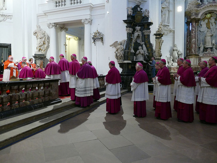 Abschlussvesper der Bischofskonferenz mit Austeilung des Bonifatiussegens (Foto: Karl-Franz Thiede)